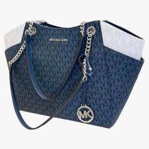 Jet Set Large Signature Logo Shoulder Bag